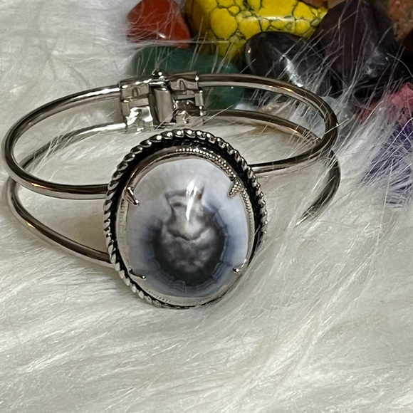 Jewelry - Beachy Shell Bracelet